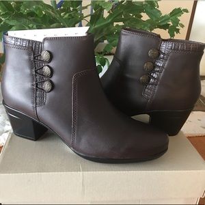 🎉SALE🎉NEW Clarks Leather Ankle Boots